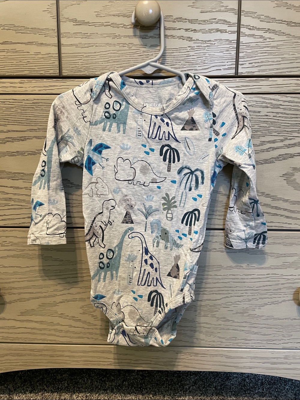 Loulou LollipopLong-Sleeve Baby Bodysuit with Blue Dinosaur Print - Neutral Gray